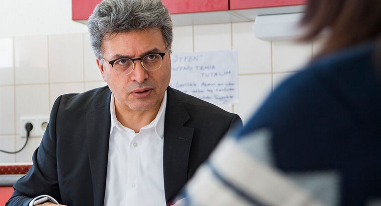 Prof. Dr. Dr. Jan Ilhan Kizilhan im Gespräch